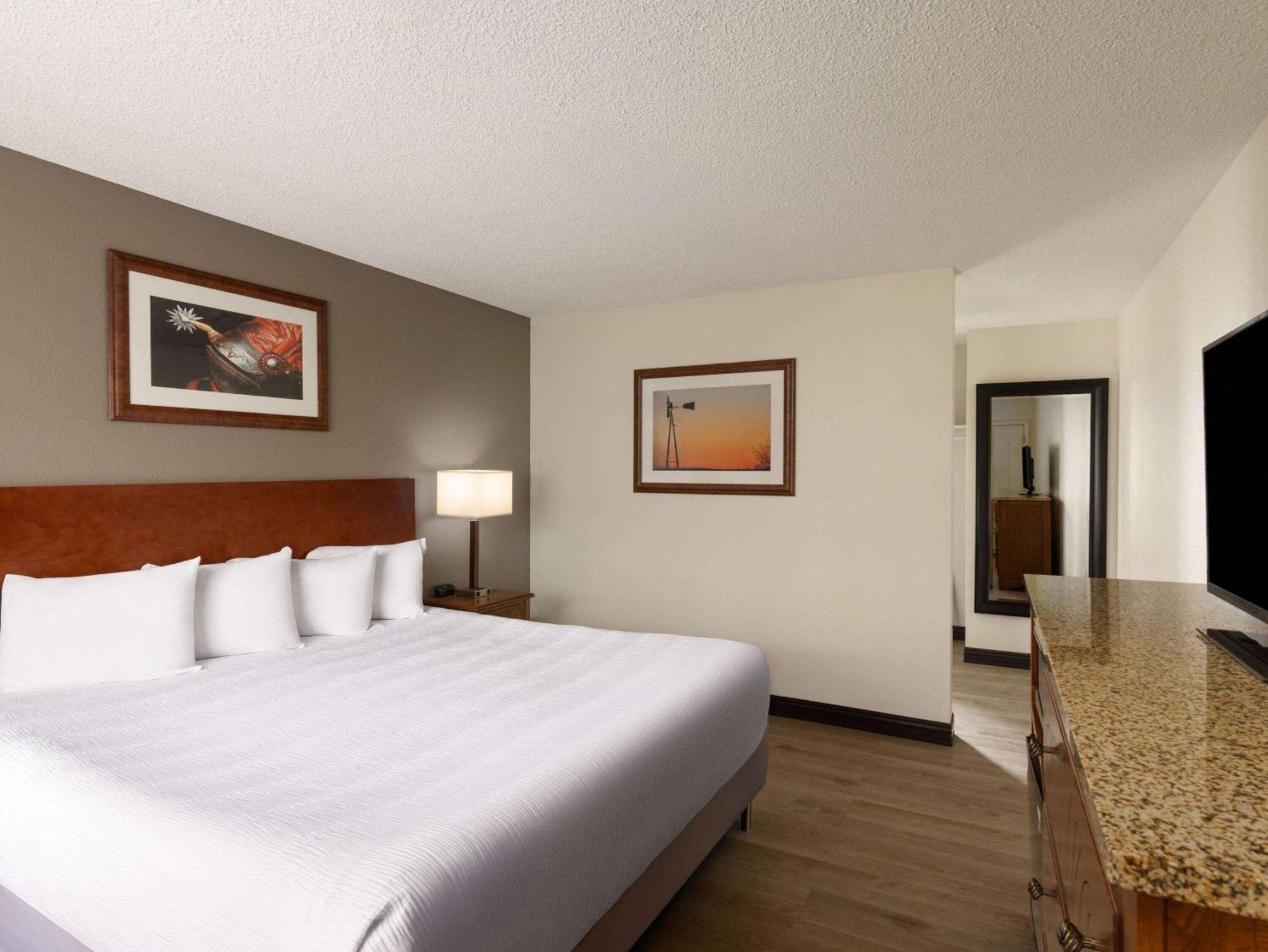 Ramada By Wyndham Elko Hotel At Stockmen'S Casino Bagian luar foto