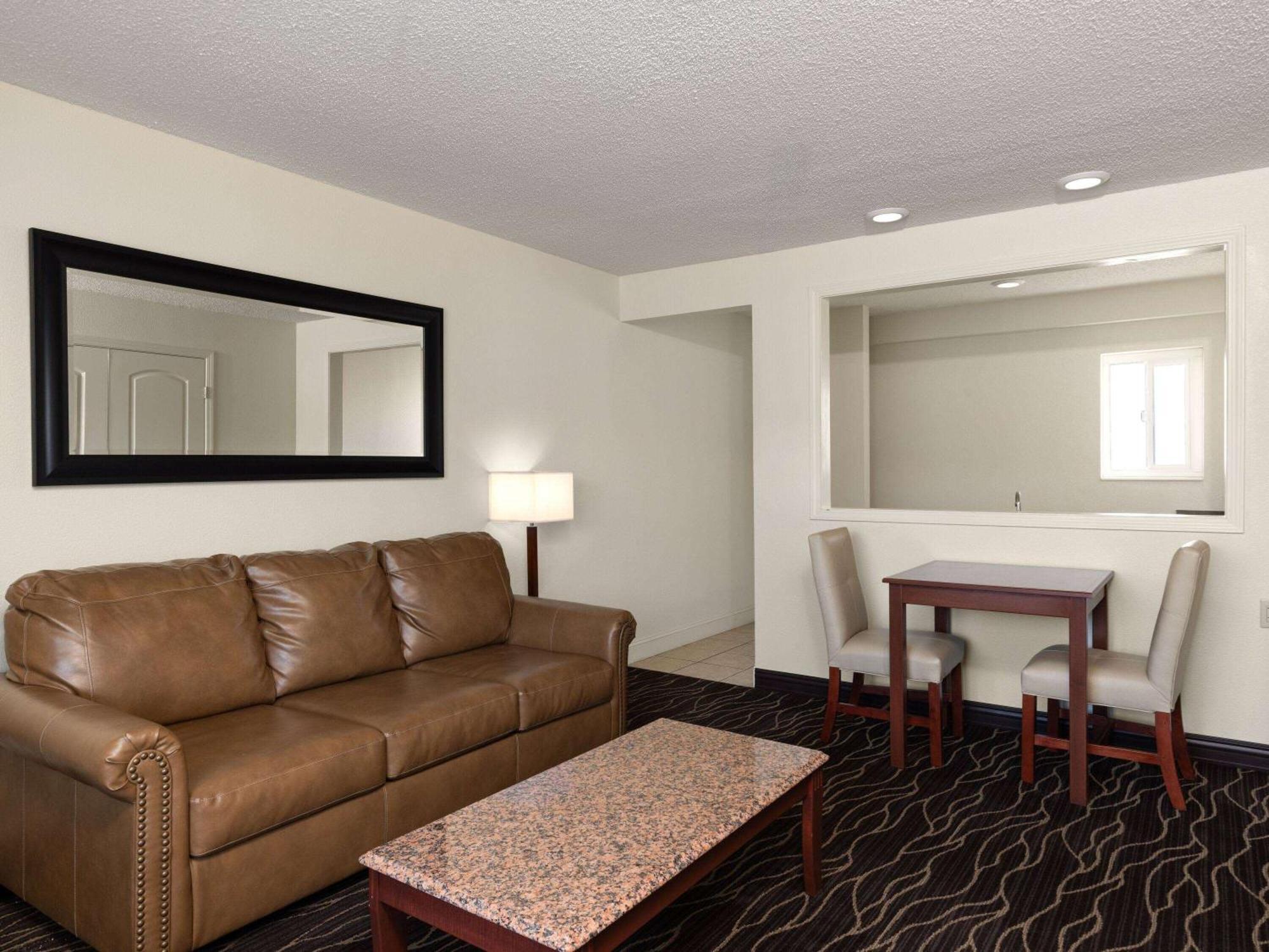 Ramada By Wyndham Elko Hotel At Stockmen'S Casino Bagian luar foto