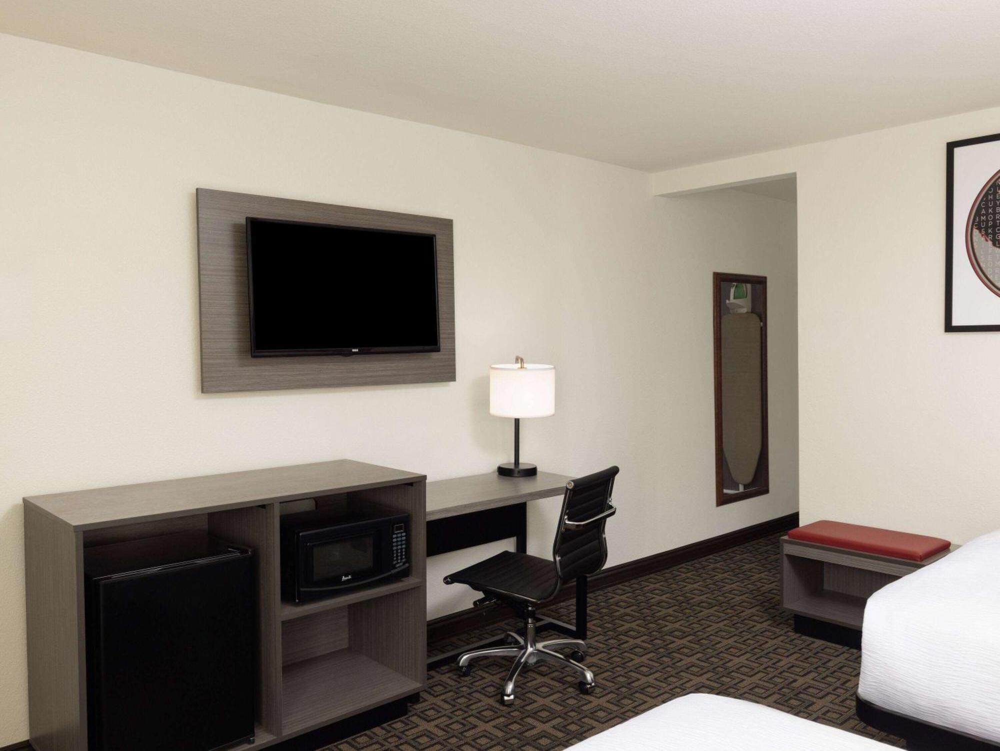 Ramada By Wyndham Elko Hotel At Stockmen'S Casino Bagian luar foto